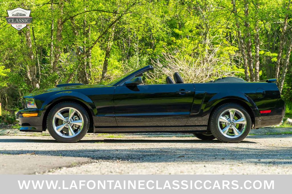 2007 Ford Mustang 2