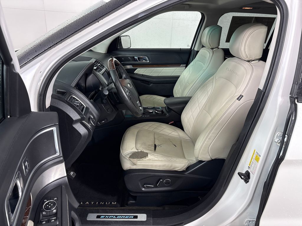 Used 2016 White Ford Platinum image 23
