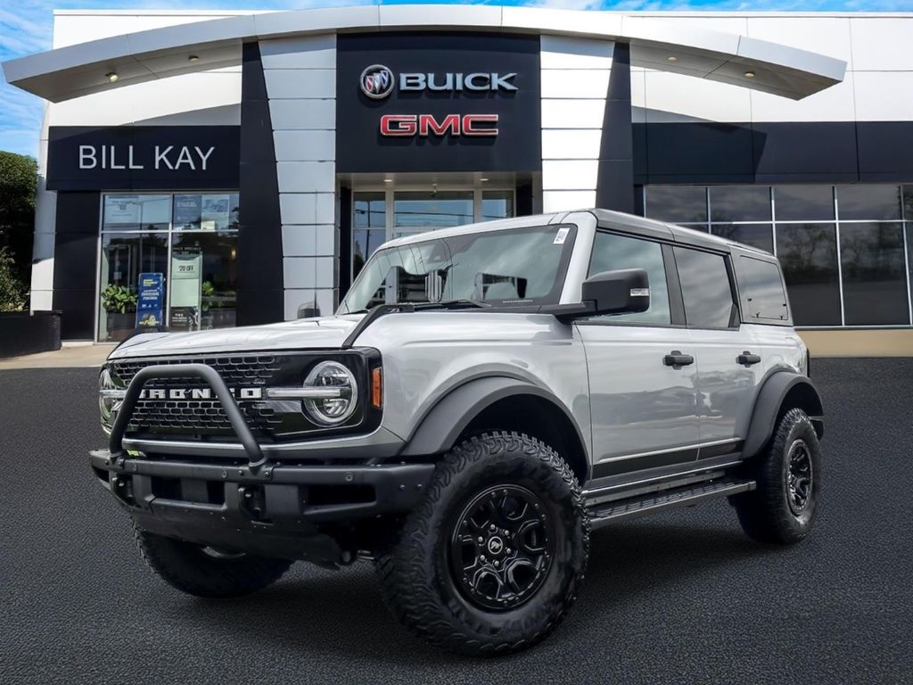 Silver Metallic 2024 Ford Bronco Wildtrak 4-Door 4WD SUV / Crossover Four-Wheel Drive Automatic
