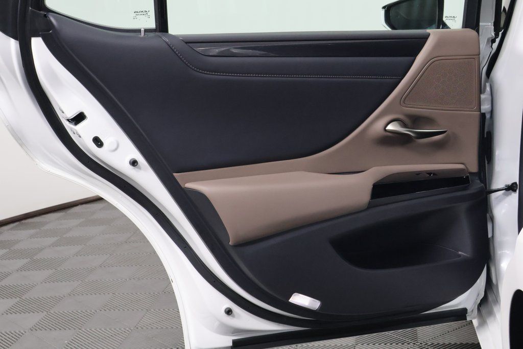 Thumbnail: 2022 Lexus ES - 13