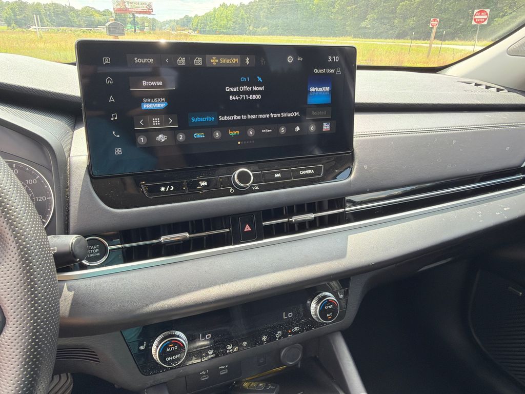 Used 2025 White Mitsubishi SE image 28