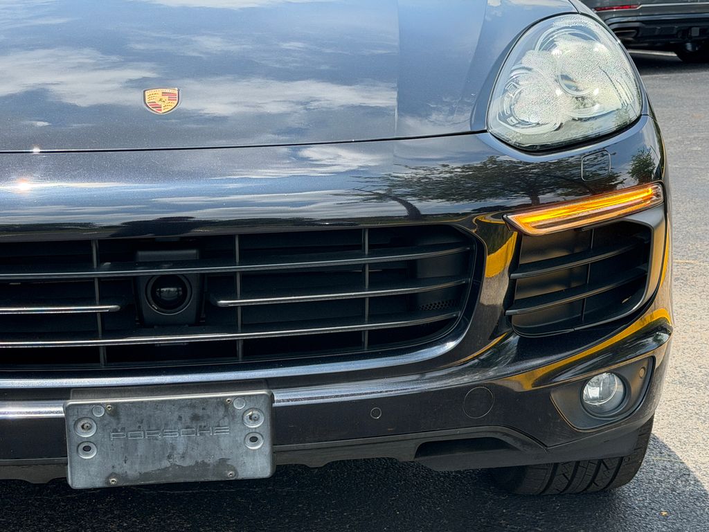 Thumbnail: 2017 Porsche Cayenne - 3