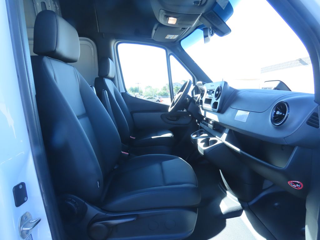 Thumbnail: 2025 Mercedes-Benz Sprinter - 20