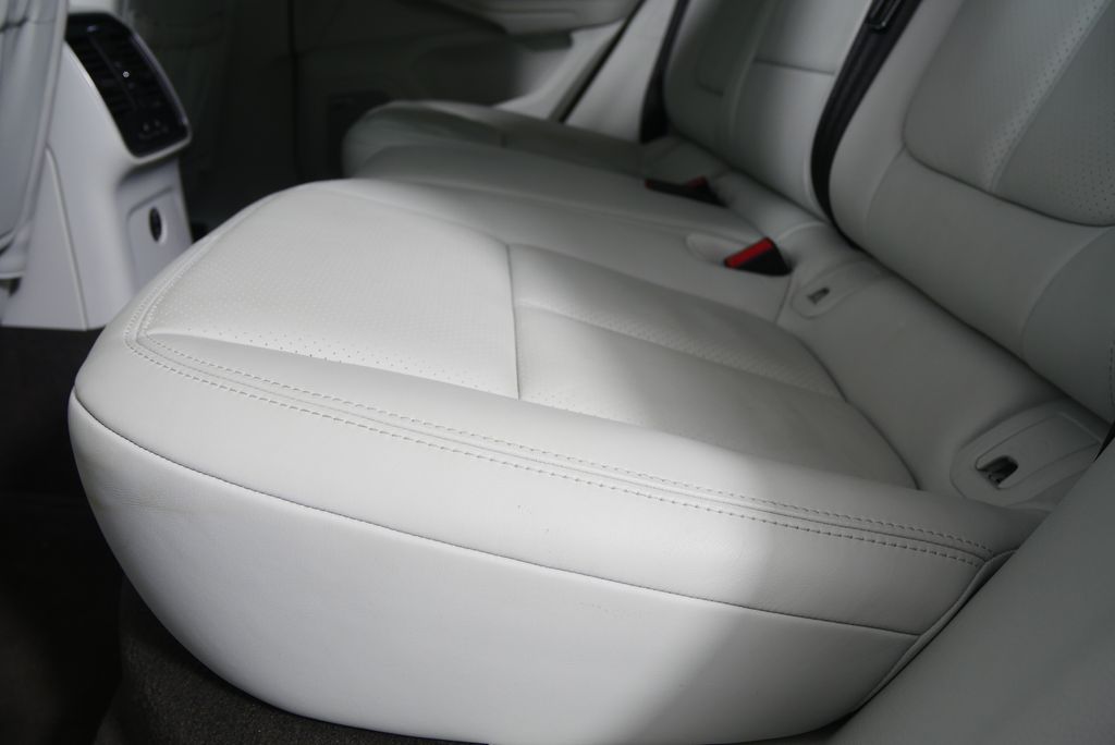 Thumbnail: 2021 Porsche Macan - 15