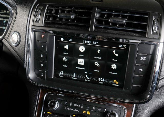 2018 Lincoln Continental Premiere photo 17