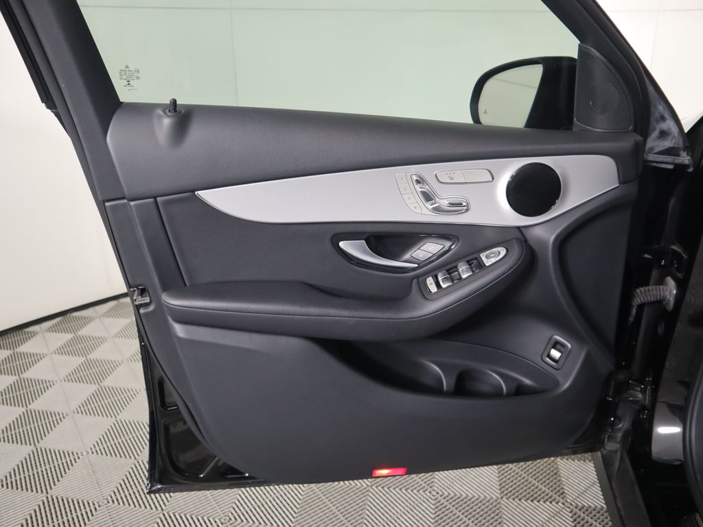 2022 Mercedes-Benz GLC 300 24