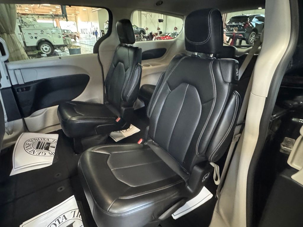 Used 2023 Chrysler Pacifica Van