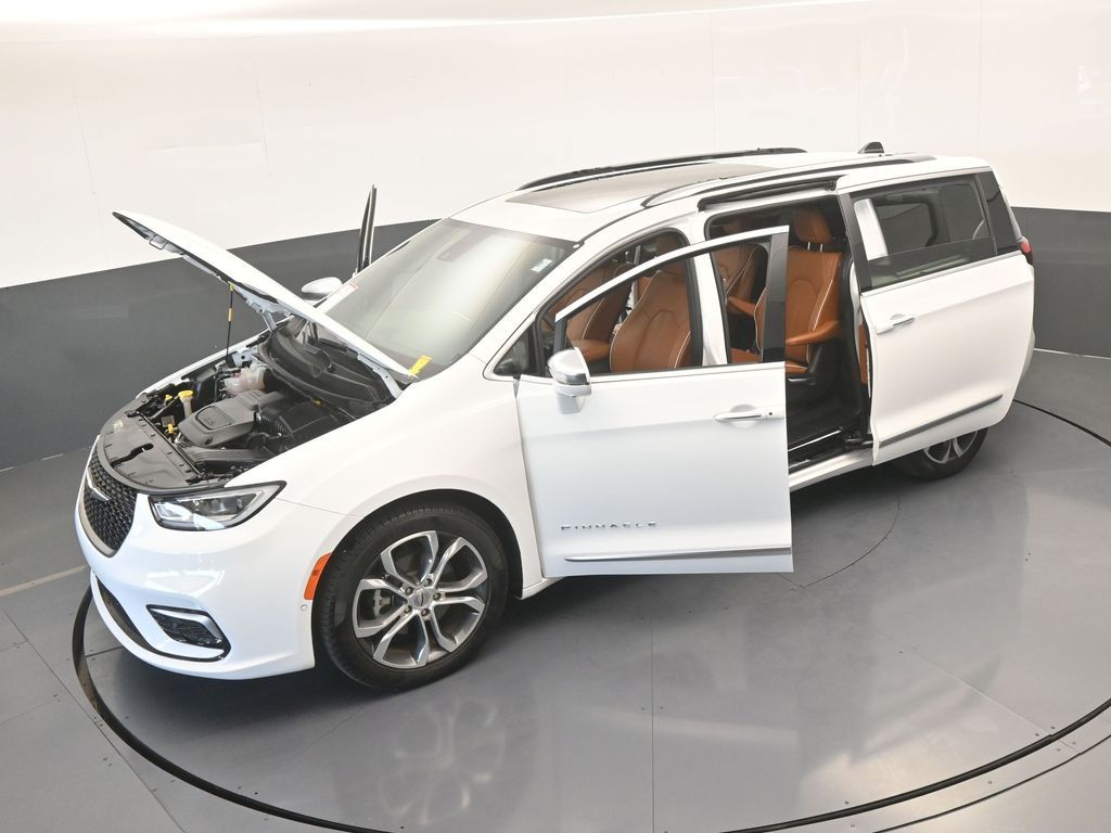 Used 2024 Bright White Clearcoat Chrysler Pinnacle image 79