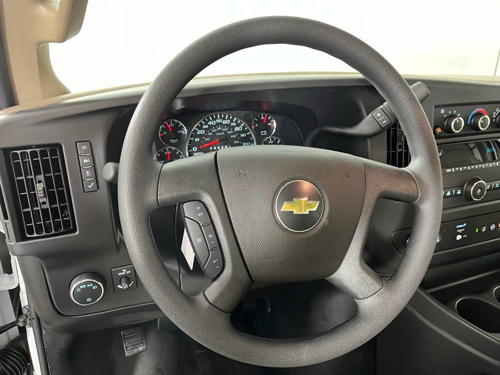 2025 Chevrolet Express Cargo 2500 22