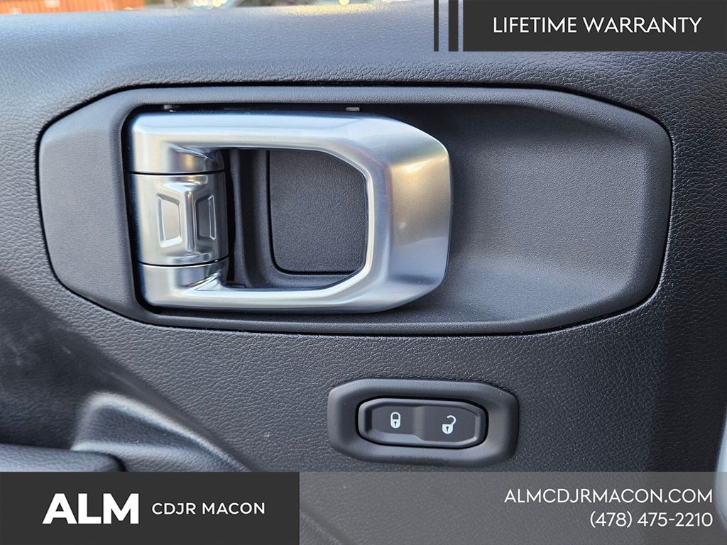 New 2026 Bright White Clear-Coat Exterior Paint Jeep Sport image 27