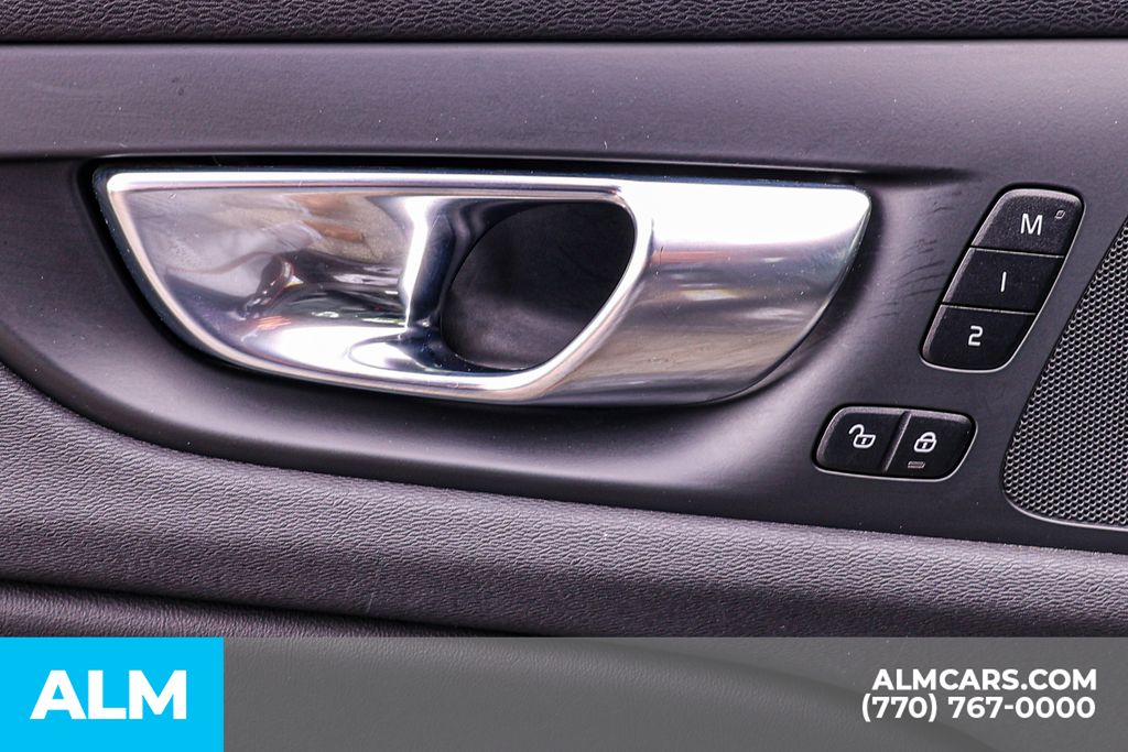 Used 2024 Black Volvo B5 Core Dark Theme image 47