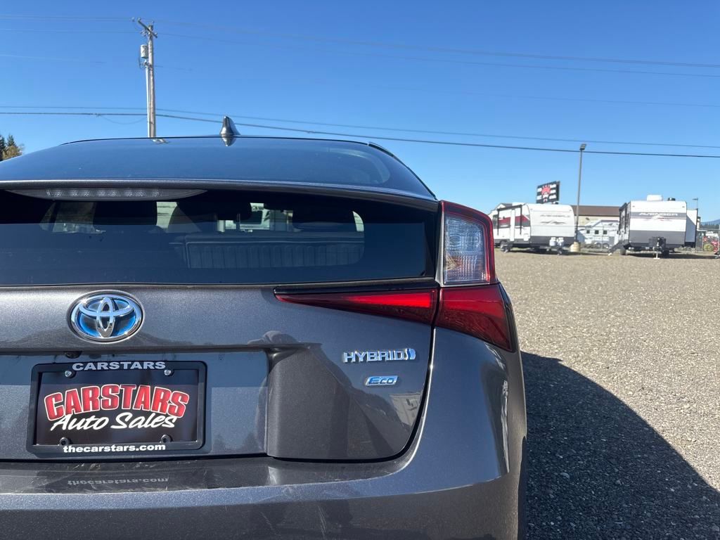 2022 Magnetic Gray Metallic Toyota Prius L FWD Hatchback