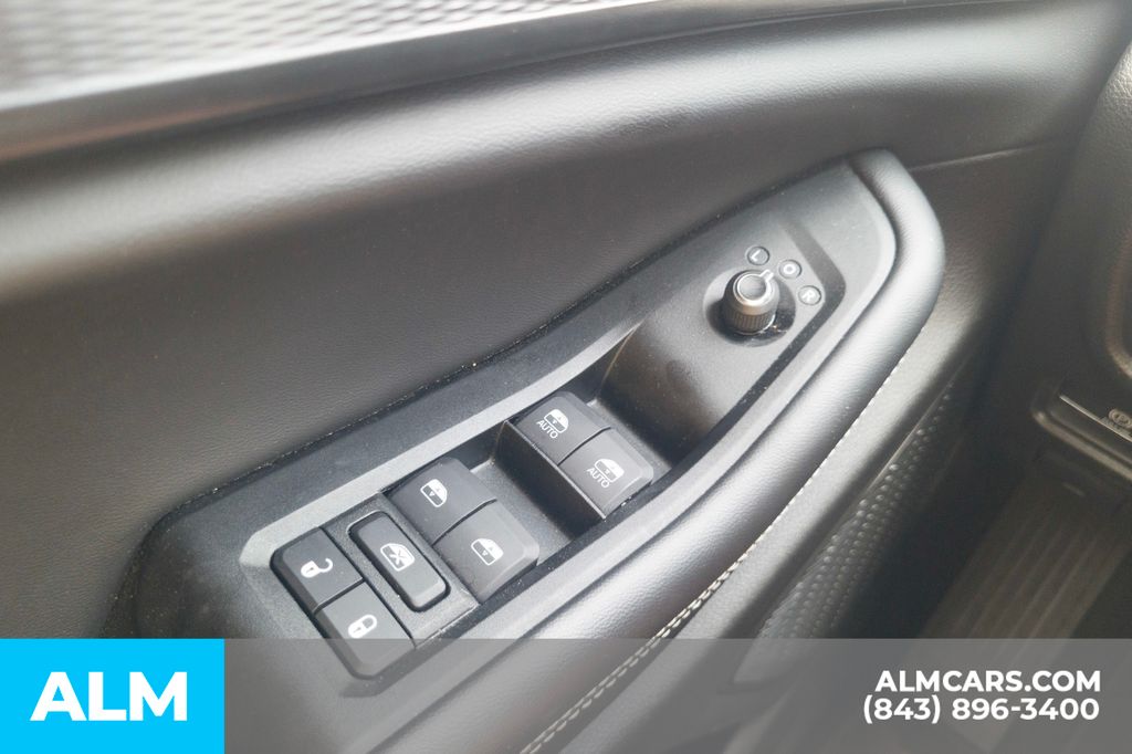 Used 2025 White Jeep Altitude image 31