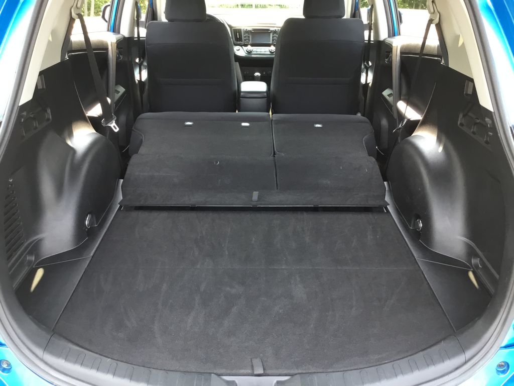 Thumbnail: 2018 Toyota RAV4 - 17