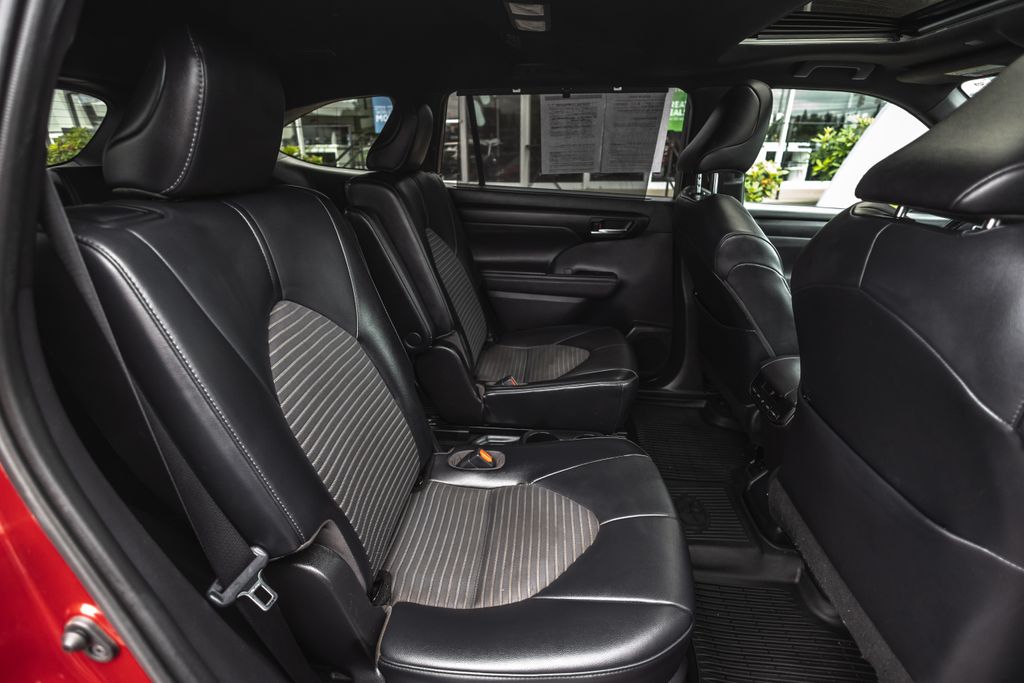 2021 Toyota Highlander XSE thumbnail 30