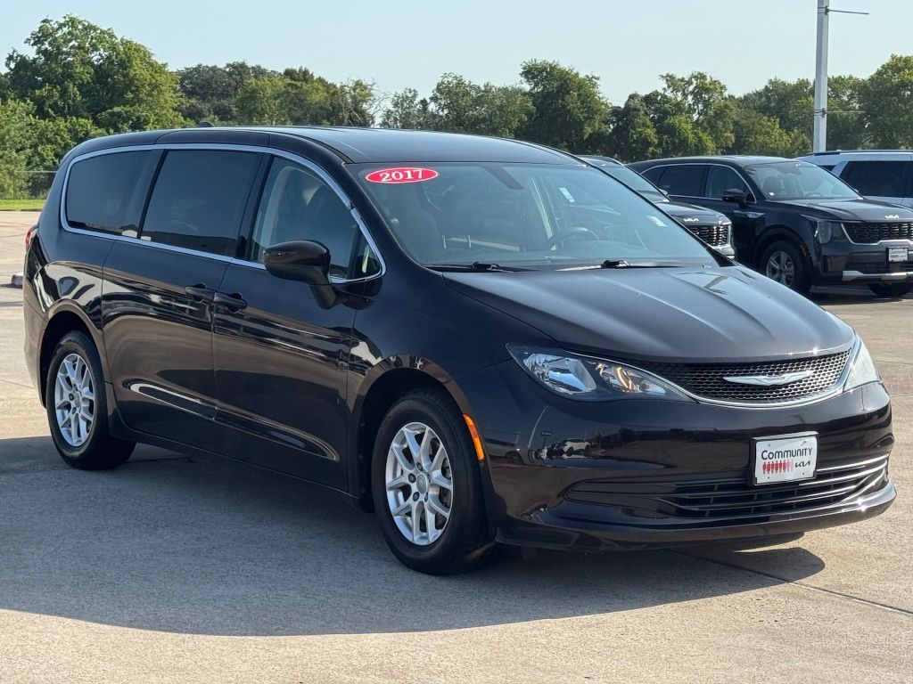 2017 Chrysler Pacifica LX - 8