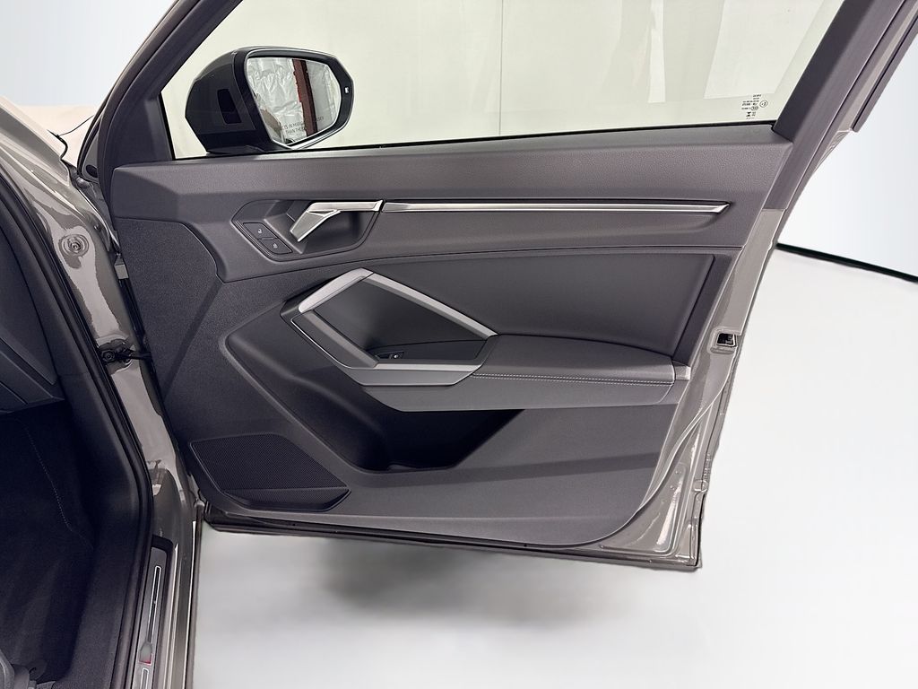 Thumbnail: 2025 Audi Q3 - 25