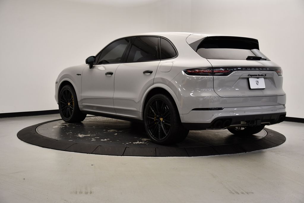 2020 Porsche Cayenne Turbo E-Hybrid 3