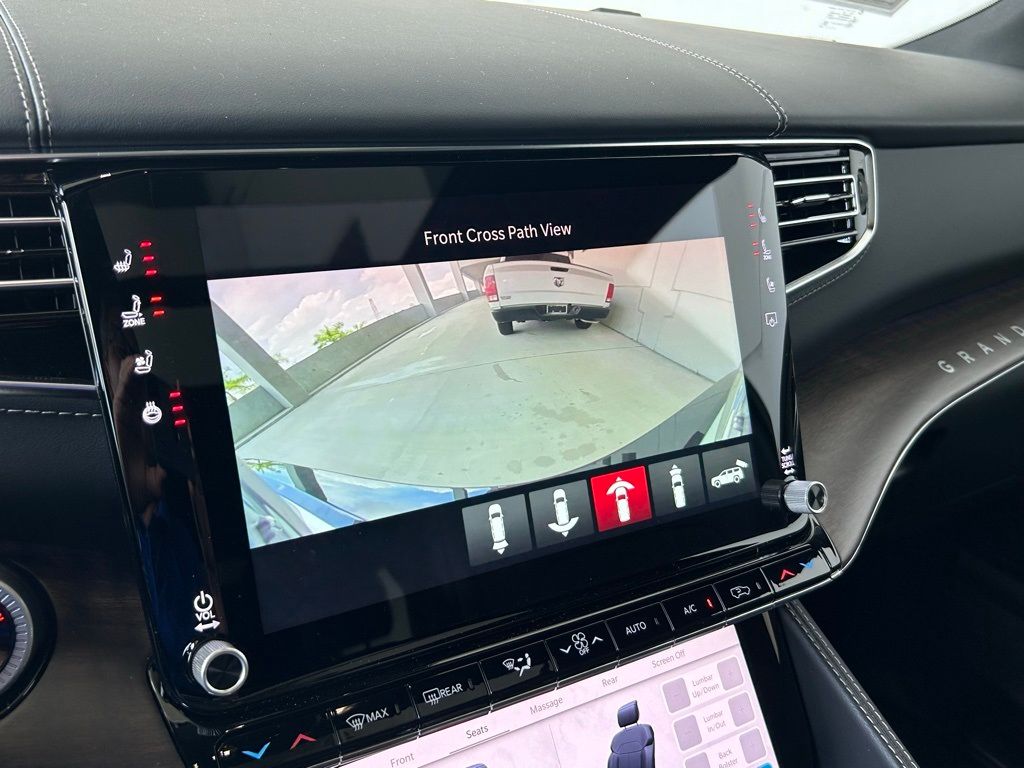 Used 2024 Diamond Black Crystal Pearlcoat Jeep Base image 13