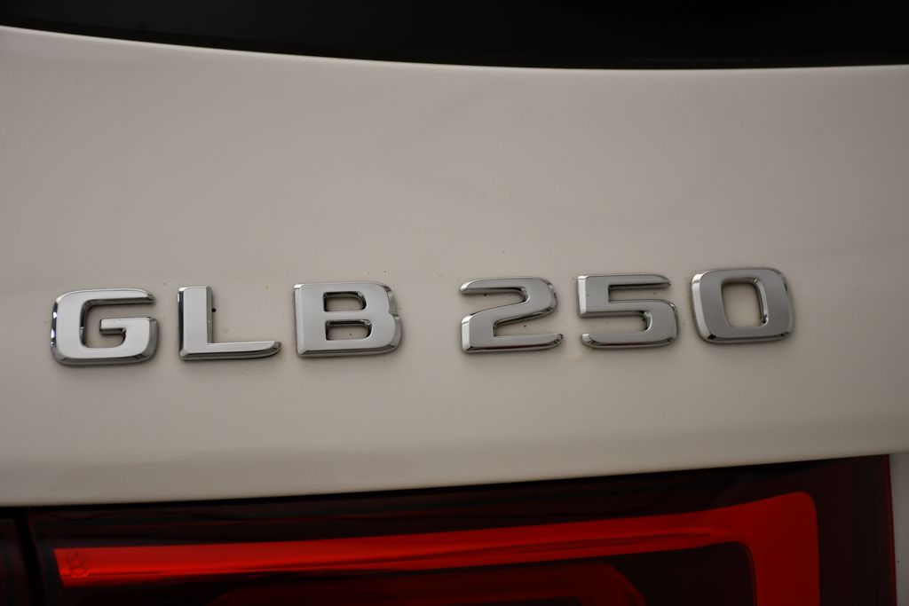 Thumbnail: 2023 Mercedes-Benz GLB - 9