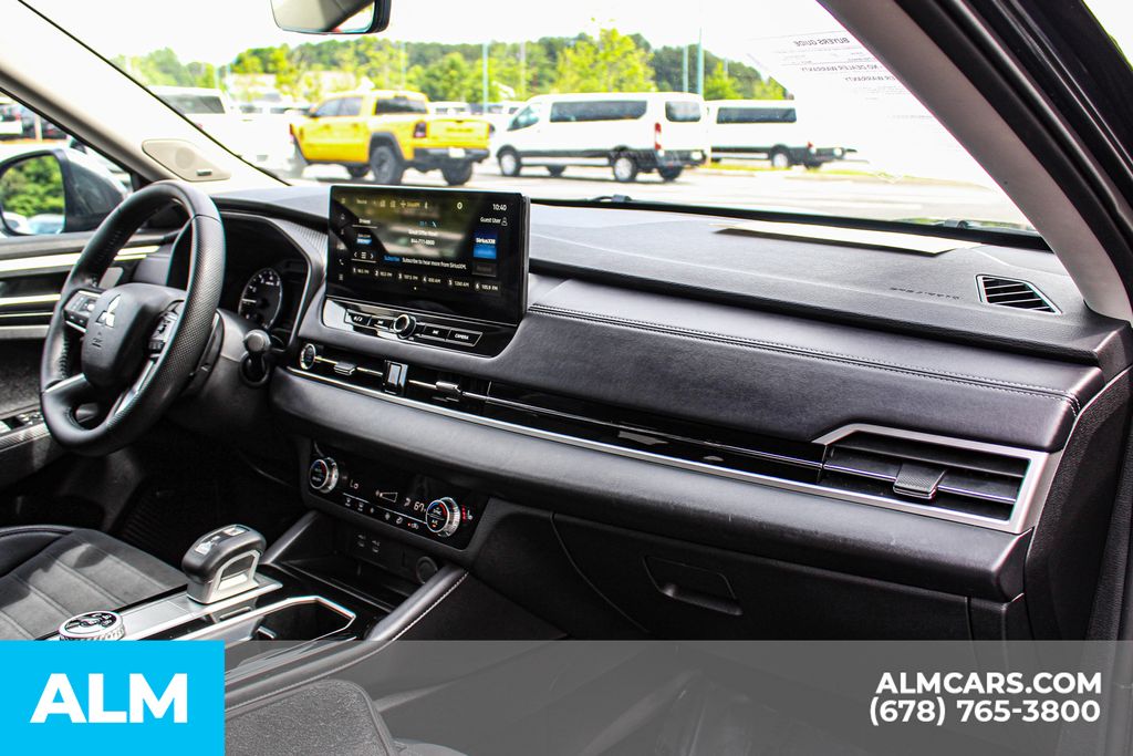 Used 2025 Gray Mitsubishi SE image 25