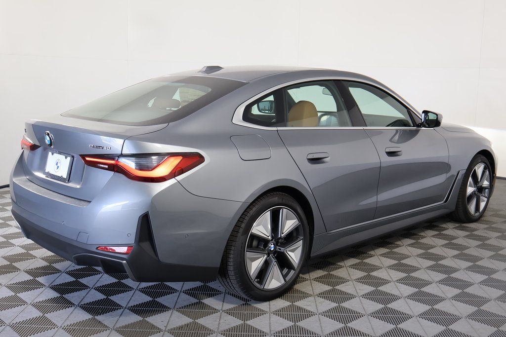 Thumbnail: 2026 BMW i4 - 2