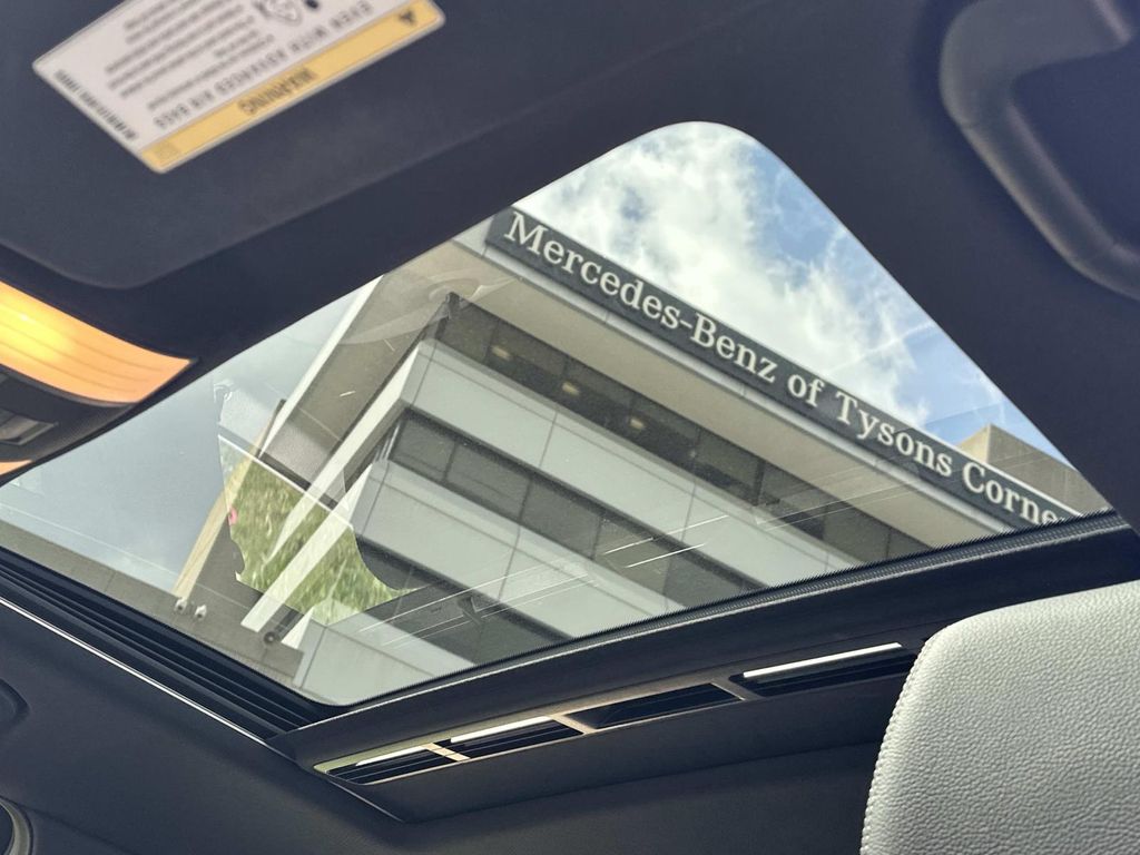 Thumbnail: 2016 Mercedes-Benz E-Class - 31