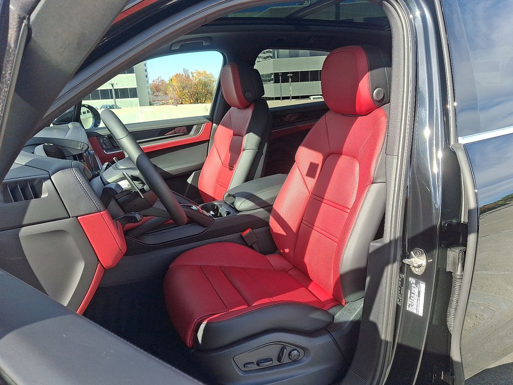 Thumbnail: 2026 Porsche Cayenne - 16