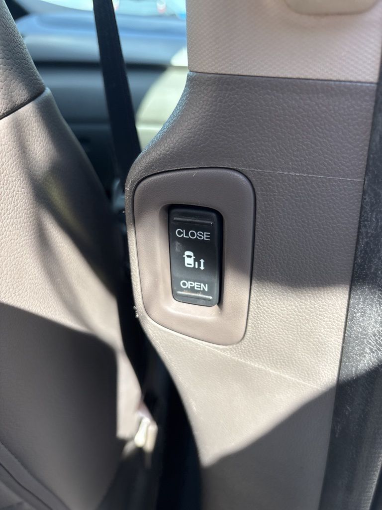 2015 Honda Odyssey Touring Elite photo 23