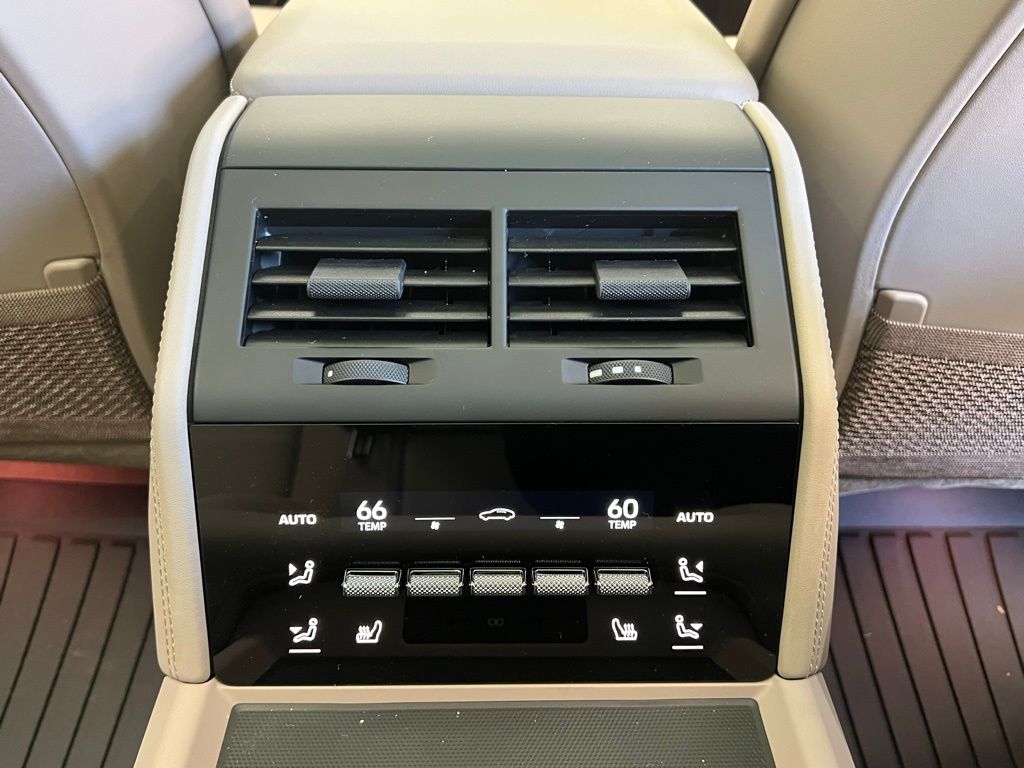 Thumbnail: 2026 Porsche Panamera - 17