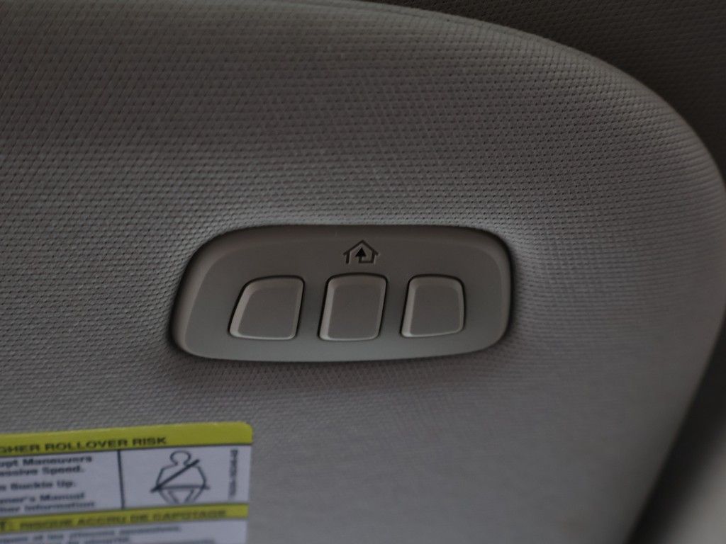 Used 2022 White Lincoln Reserve image 61