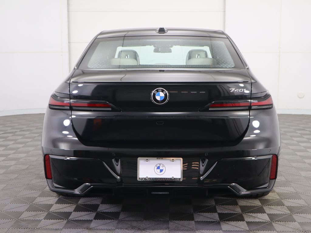 Thumbnail: 2025 BMW 7 Series - 6