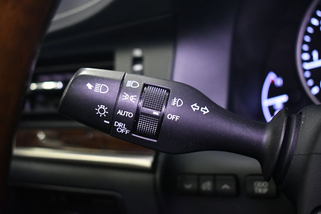 Thumbnail: 2013 Lexus ES - 19