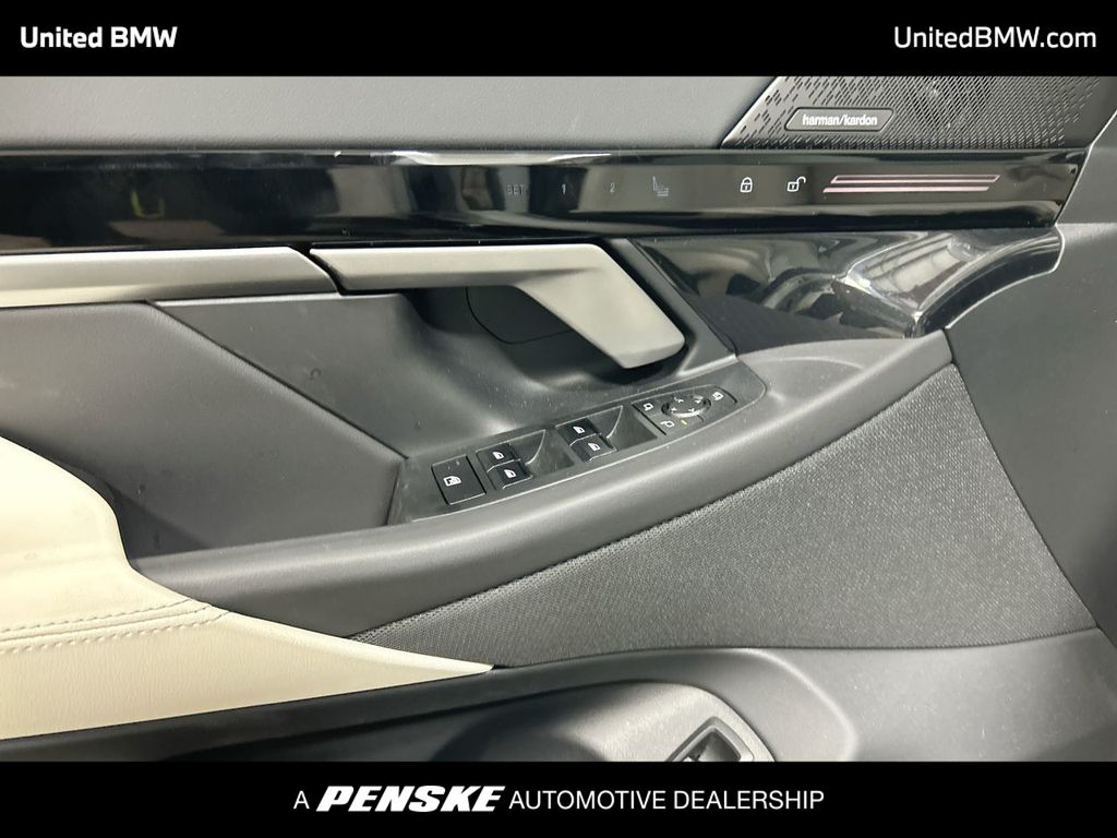 Thumbnail: 2025 BMW 5 Series - 11