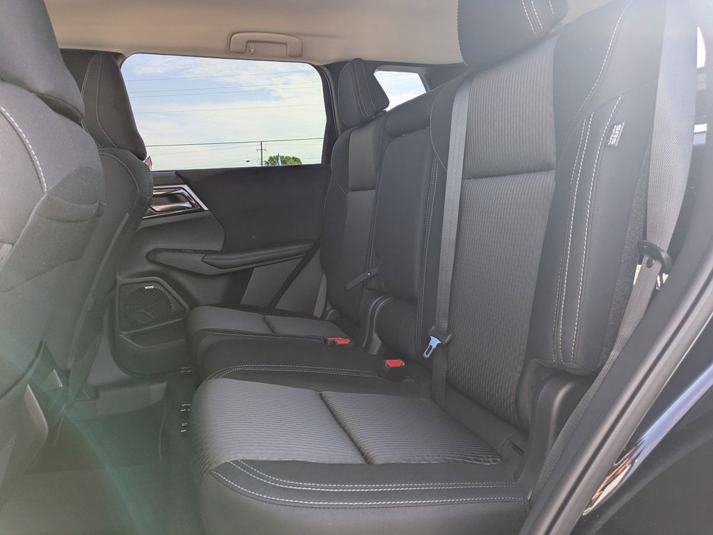 2025 Mitsubishi Outlander Plug-in Hybrid SE - Photo 13