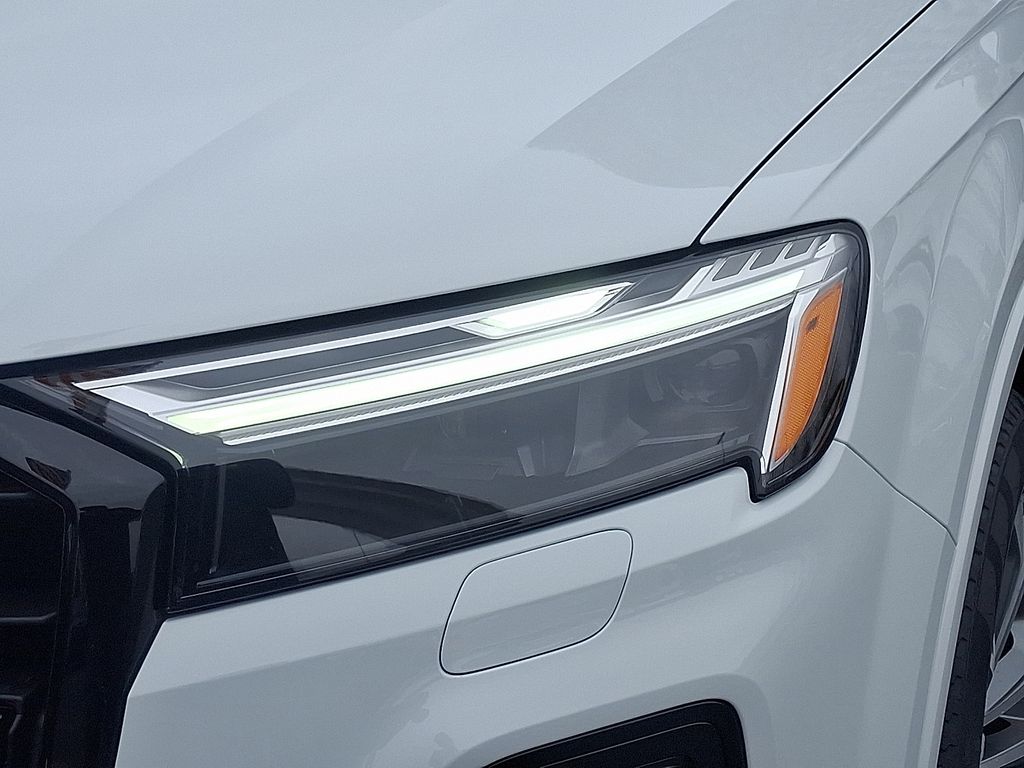 Thumbnail: 2026 Audi Q7 - 6