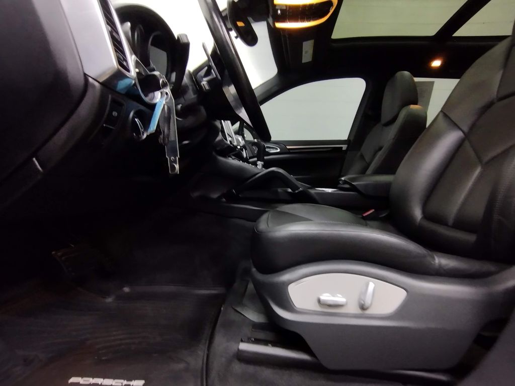 2017 Porsche Cayenne Base