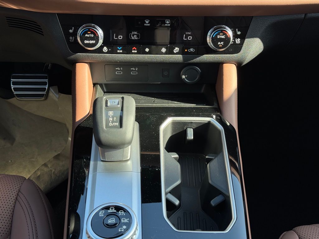 2025 Mitsubishi Outlander SEL photo 16