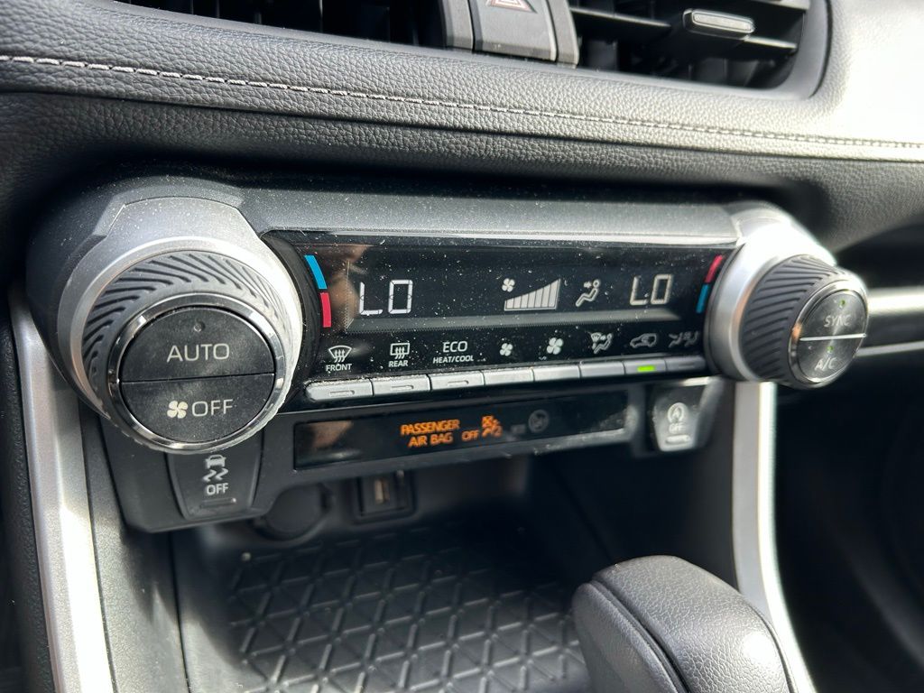 Thumbnail: 2022 Toyota RAV4 - 26