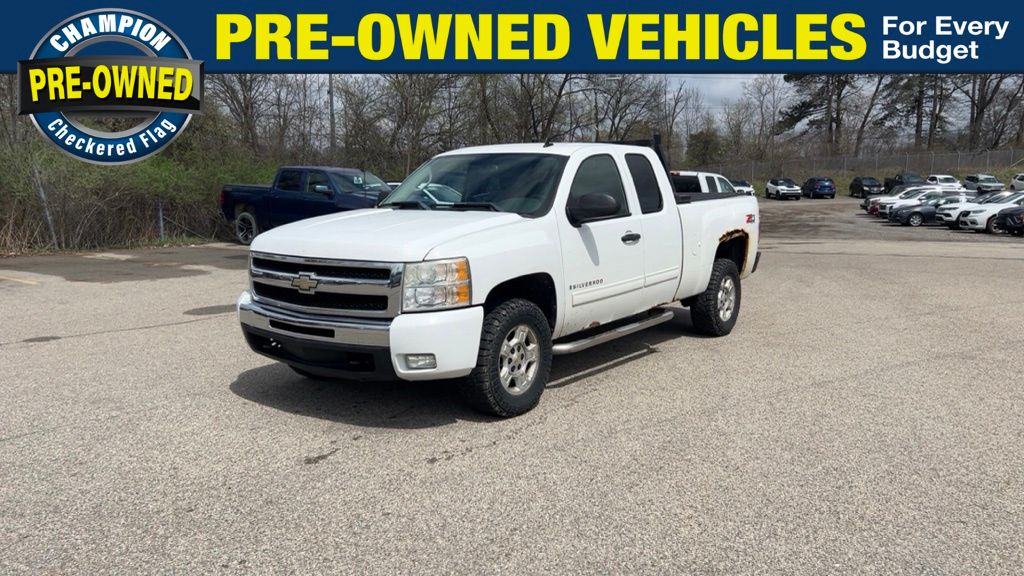 Summit White 2009 Chevrolet Silverado 1500 LT Extended Cab 4WD Pickup Truck Four-Wheel Drive 4-Speed Automatic Overdrive