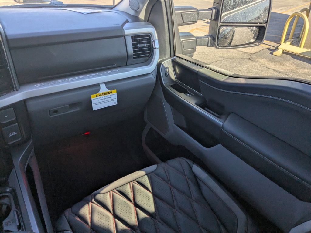 2026 Ford F-250 Super Duty Black Widow