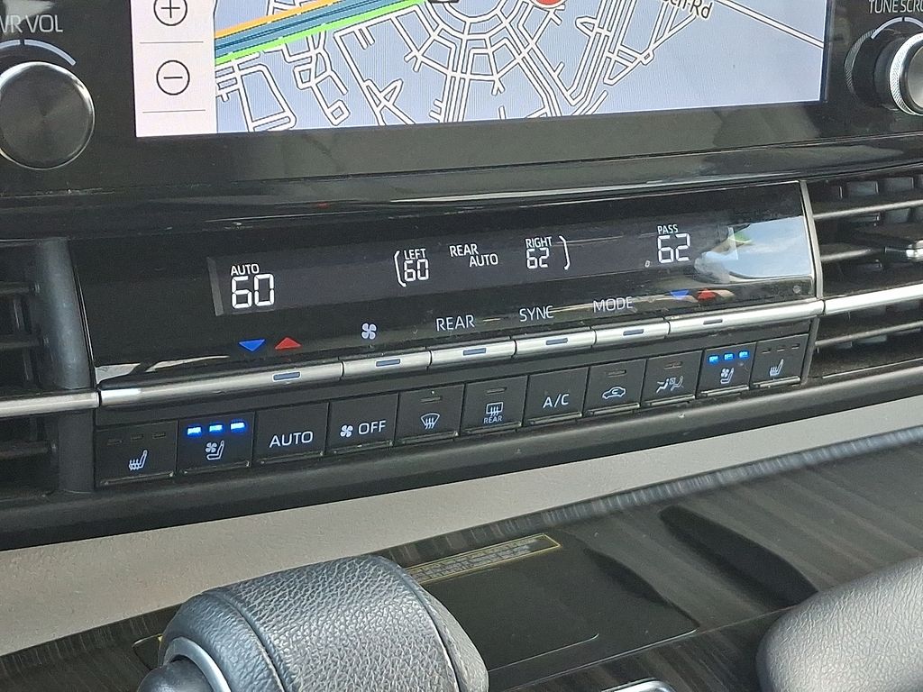 Thumbnail: 2022 Toyota Sienna - 21
