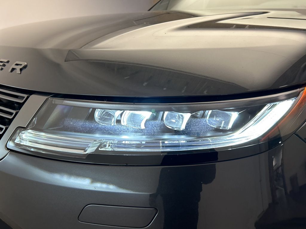 Thumbnail: 2025 Land Rover Range Rover Sport - 9