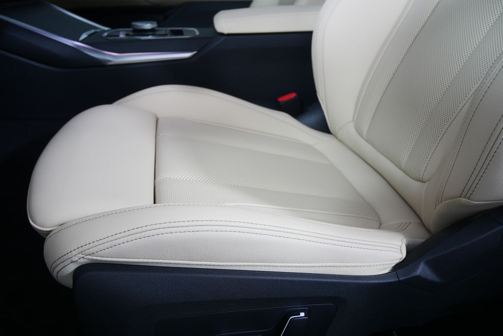 Thumbnail: 2026 BMW 4 Series - 10