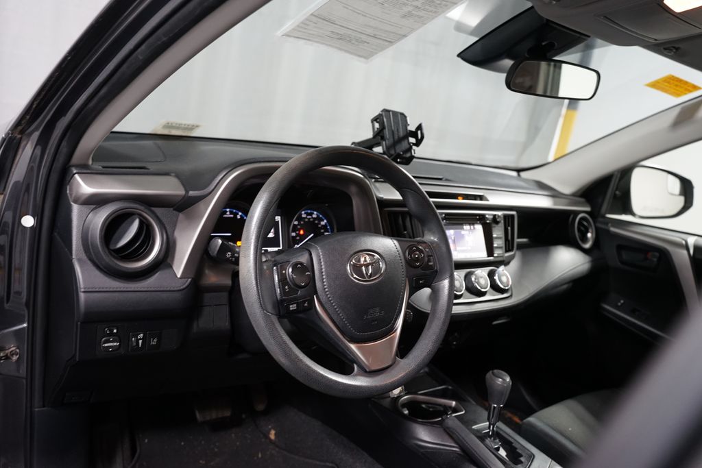 Thumbnail: 2017 Toyota RAV4 - 7