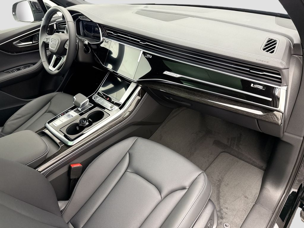 Thumbnail: 2026 Audi Q7 - 17