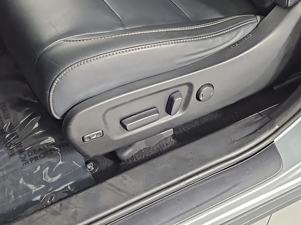 Thumbnail: 2017 Toyota Highlander - 23