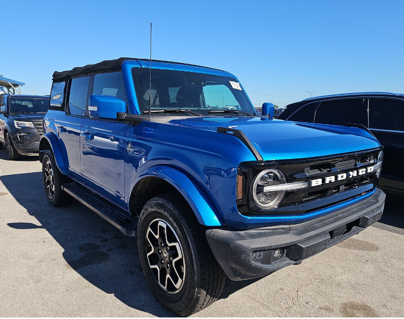 2022 Ford Bronco Outer Banks 2