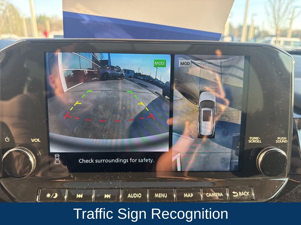 2024 Nissan Pathfinder SL FWD