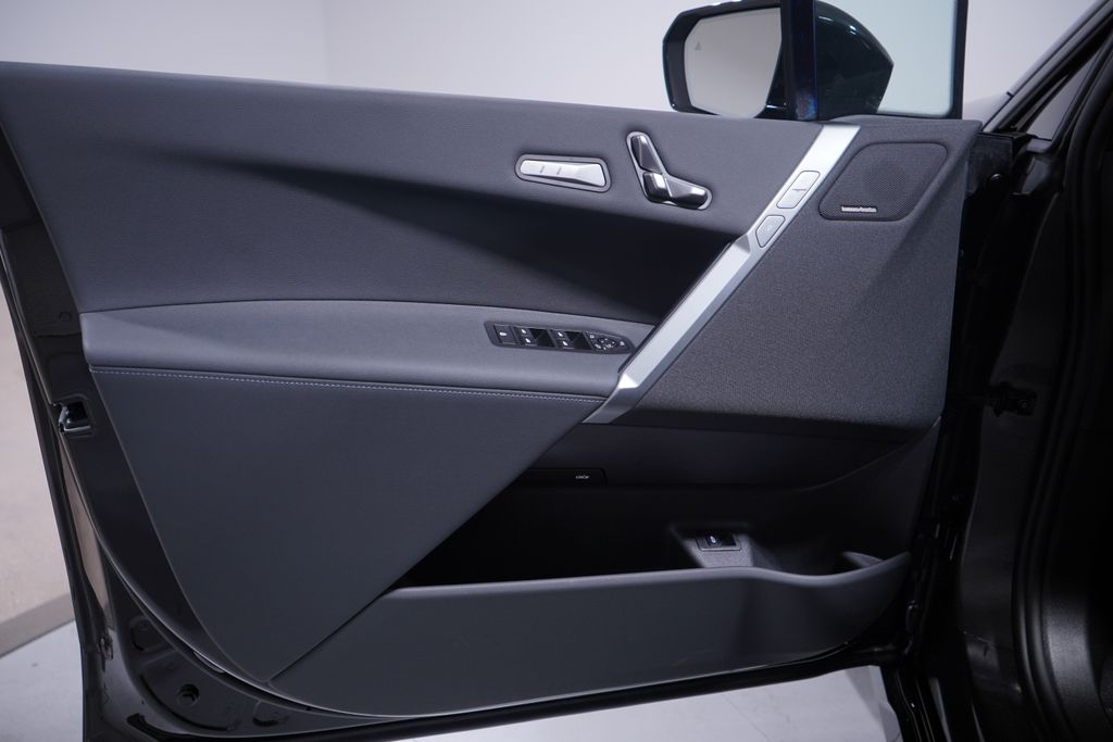 Thumbnail: 2026 BMW iX - 10